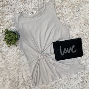 🎉HP🎉 Zenana Sleeveless Front Twist Hem Top 💗 Beige